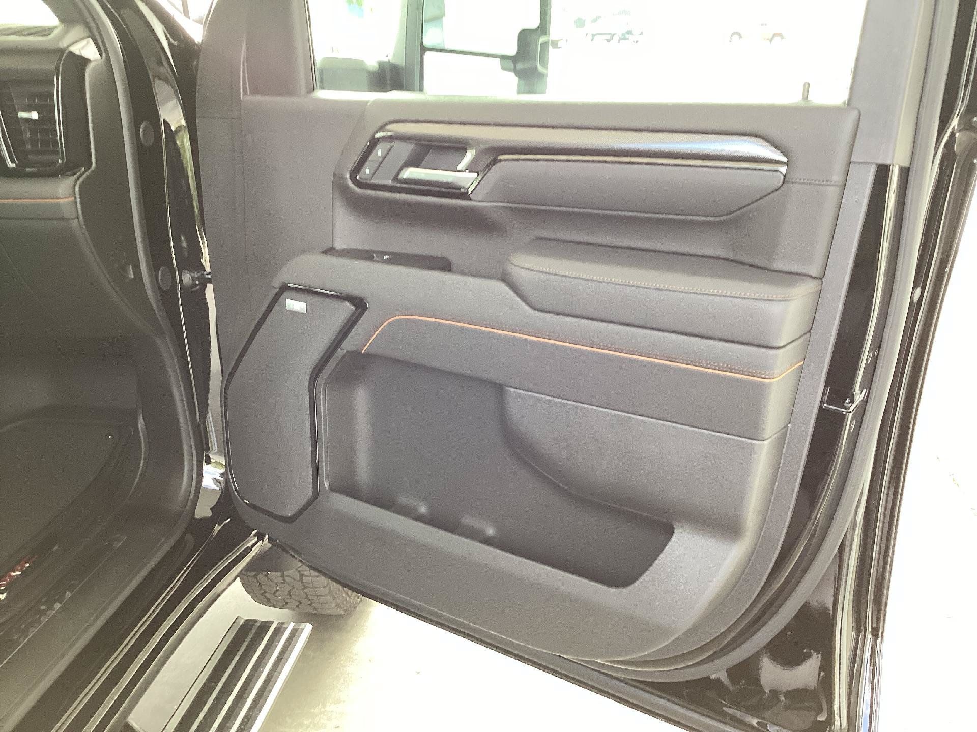 New 2025 GMC Sierra 2500 AT4 w/ Max Trailering Package AWD/4WD image 13