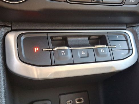 Certified 2023 GMC Acadia SLE w/ Driver Convenience Package image 12