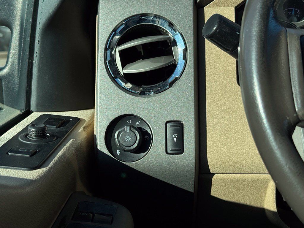 Used 2012 Ford F350 Lariat w/ Lariat Interior Pkg AWD/4WD image 33