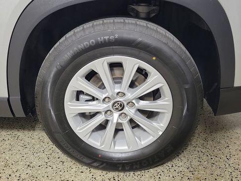 Used 2025 Toyota Grand Highlander AWD image 8