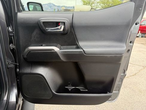Used 2022 Toyota Tacoma TRD Sport w/ Technology Package AWD/4WD image 39