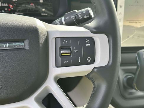 Used 2025 Land Rover Defender 110 S image 23