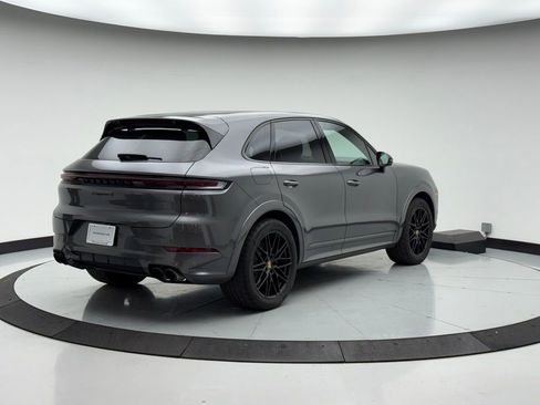 Used 2024 Porsche Cayenne S image 10