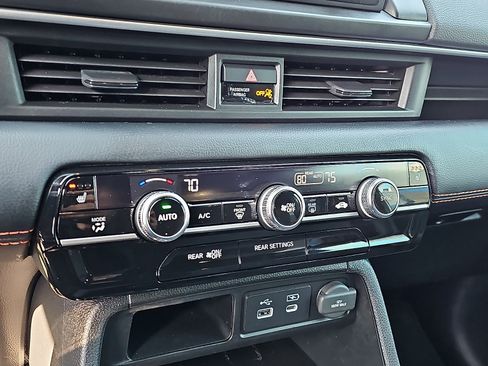 Used 2025 Honda Pilot Sport image 17