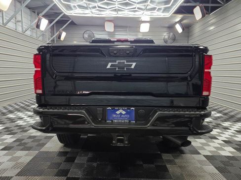 Used 2024 Chevrolet Silverado 2500 LT w/ Midnight Edition AWD/4WD image 6