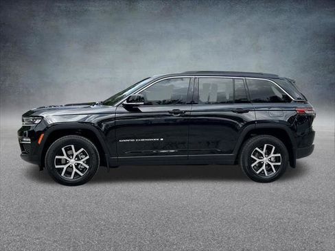 Certified 2025 Jeep Grand Cherokee Limited w/ MOPAR Finishing Package RWD image 9