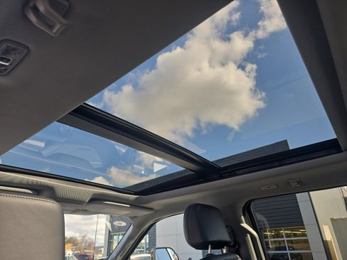 Certified 2025 Ford F350 Lariat w/ Camper Package image 16