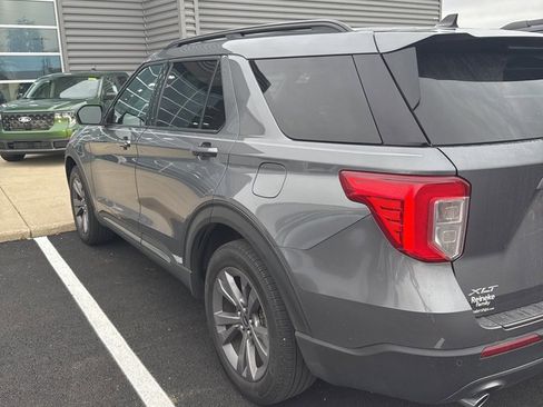 Used 2022 Ford Explorer XLT w/ Equipment Group 202A image 4