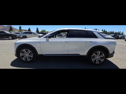 Used 2024 Cadillac Lyriq Tech RWD image 8