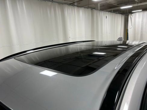 Used 2025 Volvo XC60 B5 Plus image 5