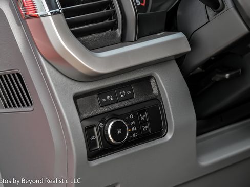 Used 2024 Ford F250 XLT image 27