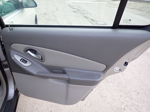 Used 2006 Chevrolet Malibu LS image 23