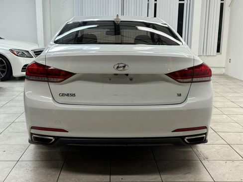 Used 2015 Hyundai Genesis 3.8 image 8