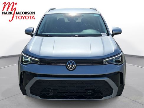 Used 2025 Volkswagen Taos SE FWD image 2