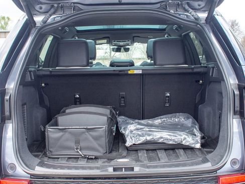 Used 2025 Land Rover Discovery Sport Dynamic SE image 35