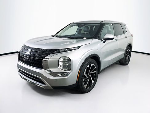 Used 2024 Mitsubishi Outlander SE FWD image 3