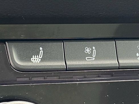 Certified 2023 Volkswagen Taos SEL AWD/4WD image 18
