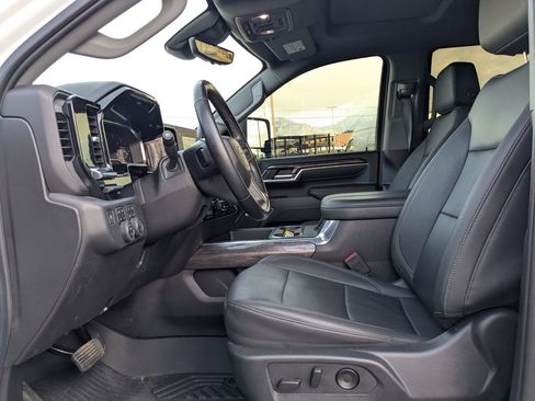 Used 2024 Chevrolet Silverado 3500 LTZ w/ LTZ Convenience Package image 24