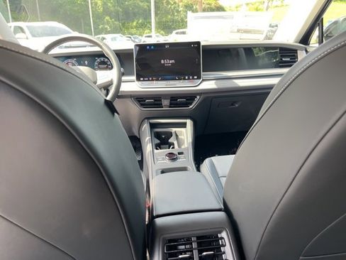 New 2025 Volkswagen Tiguan SE image 16