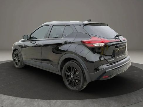 Used 2022 Nissan Kicks SV FWD image 4