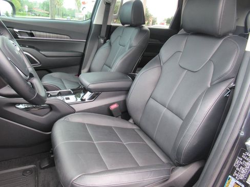 Used 2024 Kia Telluride EX w/ EX Captain's Chair Package FWD image 21