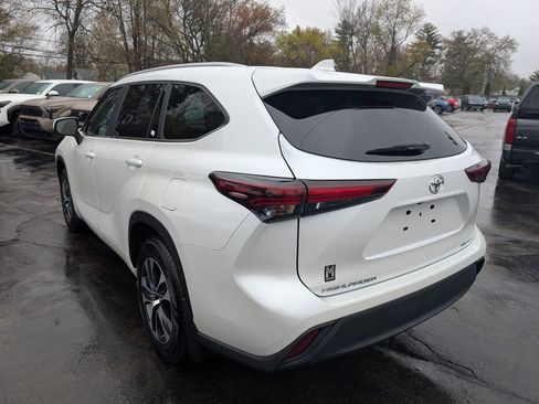 Certified 2024 Toyota Highlander XLE AWD/4WD image 6