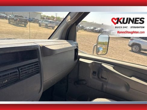Used 2004 Chevrolet Express 3500 w/ Chrome Appearance Package RWD image 31