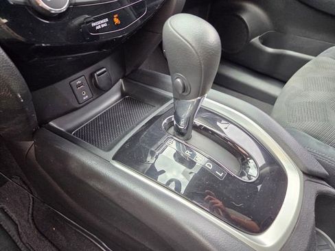 Used 2015 Nissan Rogue SV FWD image 26
