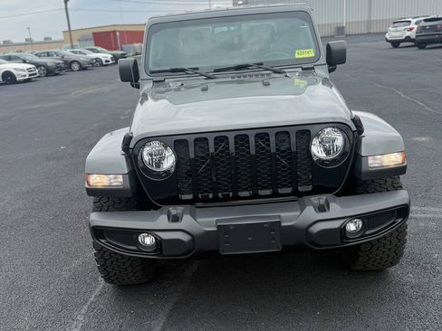 Used 2021 Jeep Gladiator Sport image 18