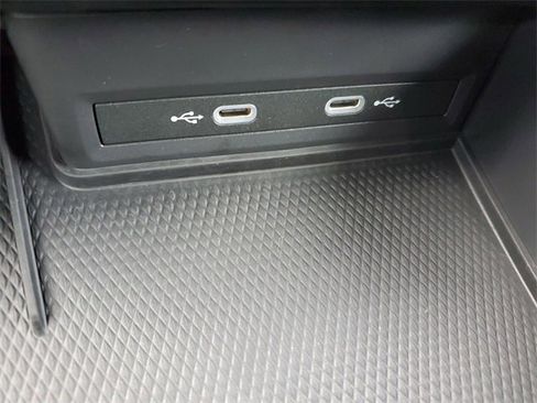 Certified 2025 Volkswagen Atlas Cross Sport SE w/ Panoramic Sunroof Package image 29