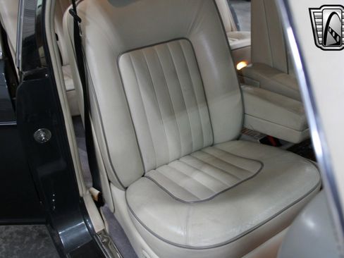 Used 1990 Rolls-Royce Silver Spur image 18