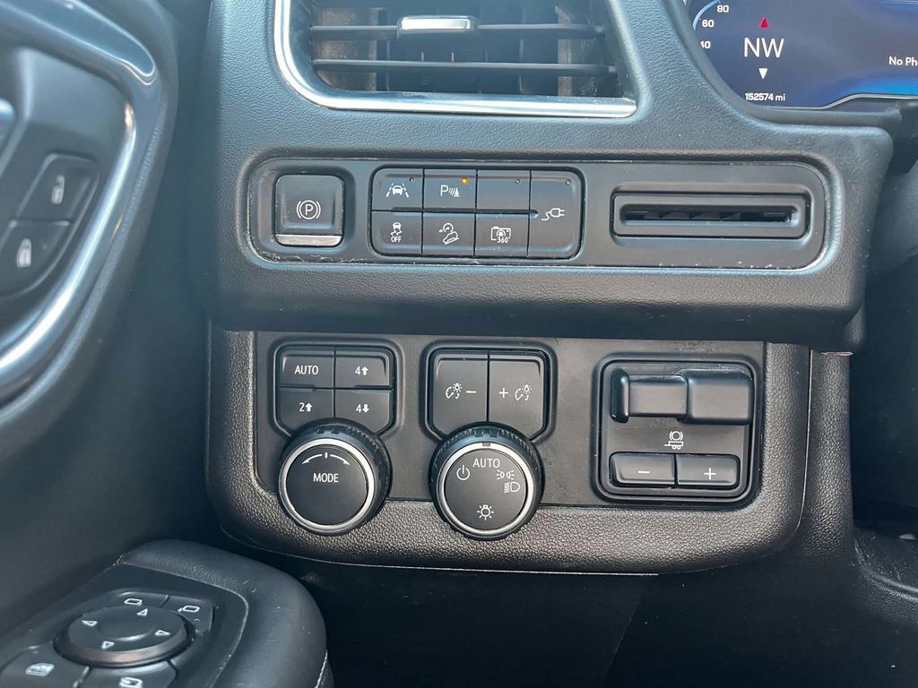 Used 2022 Chevrolet Tahoe Z71 w/ Luxury Package AWD/4WD image 16