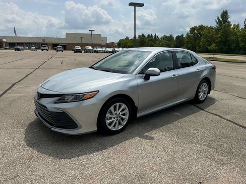 Used 2024 Toyota Camry LE FWD image 4