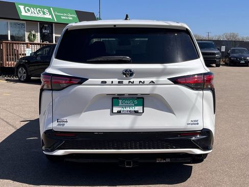 Used 2021 Toyota Sienna XSE image 7