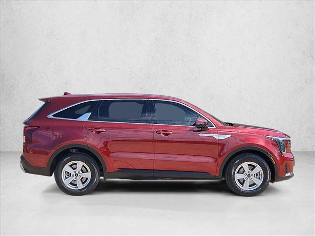 Used 2025 Kia Sorento LX FWD image 4