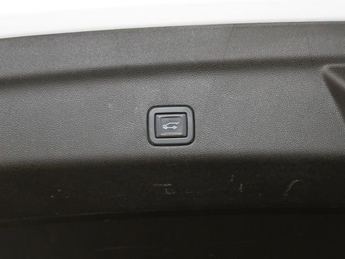 Used 2023 Chevrolet Suburban Premier image 19