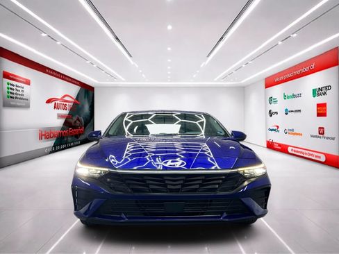 Used 2025 Hyundai Elantra SEL FWD image 2