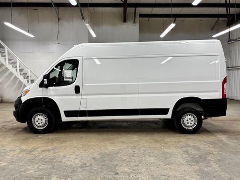 Used 2025 RAM ProMaster 2500 w/ Convenience Group FWD image 5