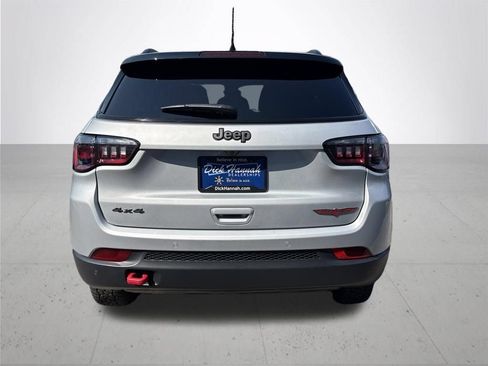 Used 2025 Jeep Compass Trailhawk AWD/4WD image 7