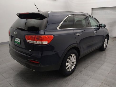 Used 2018 Kia Sorento LX image 9