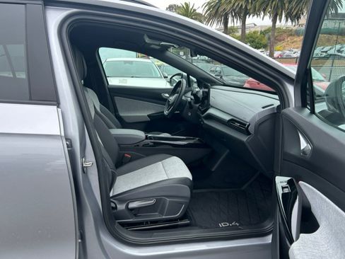 Used 2024 Volkswagen ID.4 2WD image 34
