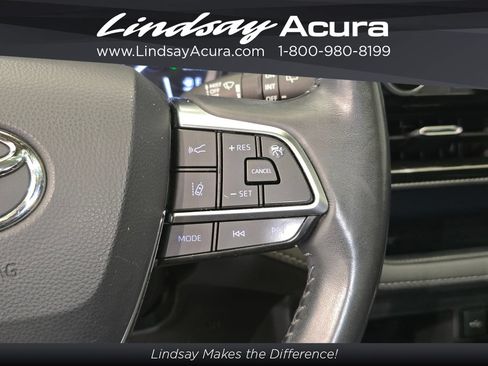 Used 2021 Toyota Highlander XSE AWD/4WD image 16