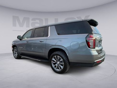 Used 2022 Chevrolet Suburban LT w/ Luxury Package image 3