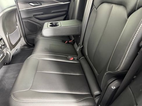 Certified 2023 Jeep Grand Cherokee Limited w/ Black Appearance Package AWD/4WD image 27