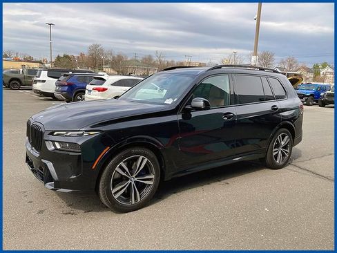 Used 2023 BMW X7 xDrive40i w/ Executive Package image 3