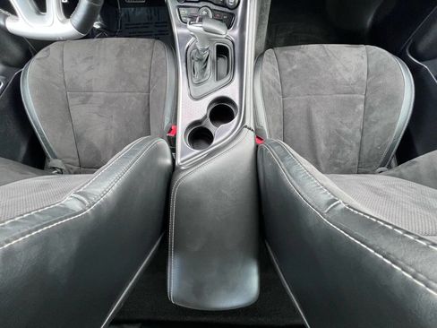 Used 2015 Dodge Challenger SRT w/ Technology Group image 22