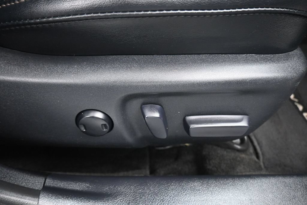 Used 2016 Toyota Avalon Limited w/ Toyota Safety Sense Package FWD image 44