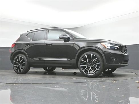 New 2026 Volvo XC40 B5 Ultra w/ Protection Package Premier image 36