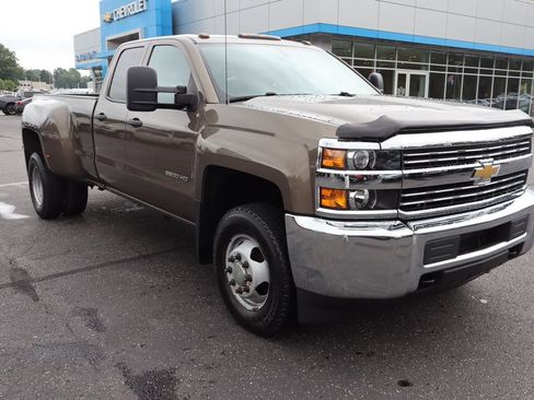 Used 2015 Chevrolet Silverado 3500 W/T AWD/4WD image 2
