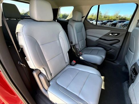 Used 2020 Chevrolet Traverse LT w/ LT Premium Package image 18